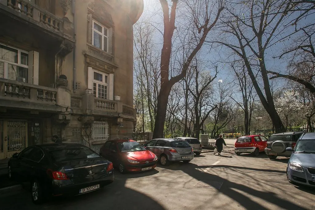 Central Park By Urbanesq Bucharest Apartment